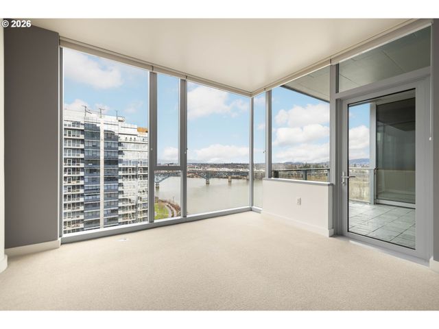 841 S GAINES St 1606, Portland, OR 97239