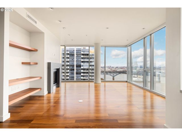 841 S GAINES St 1606, Portland, OR 97239