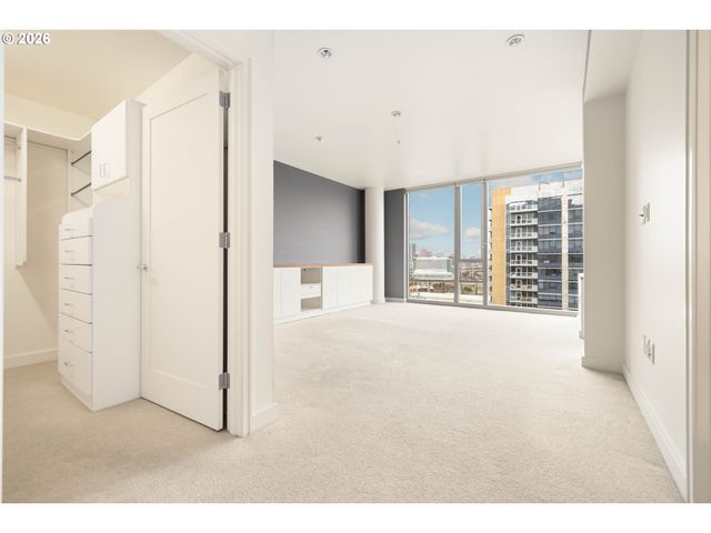 841 S GAINES St 1606, Portland, OR 97239