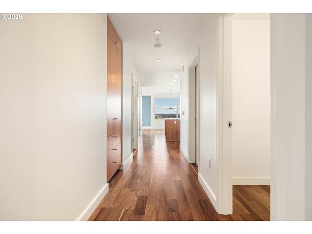 841 S GAINES St 1606, Portland, OR 97239