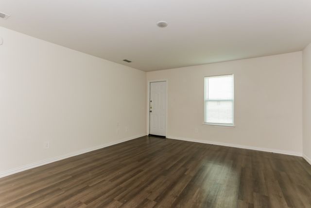 813 S Sutton Street, Mabank, TX 75147