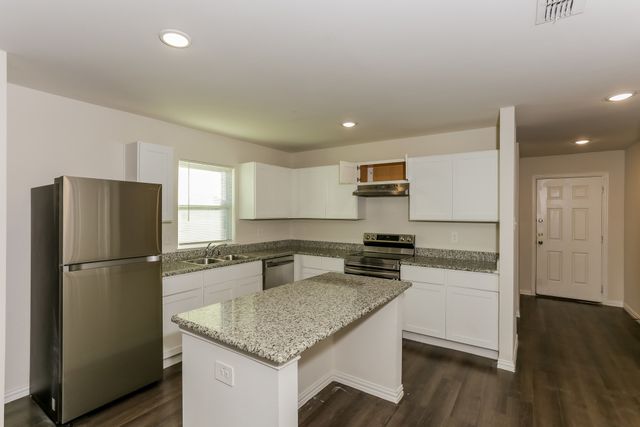 813 S Sutton Street, Mabank, TX 75147