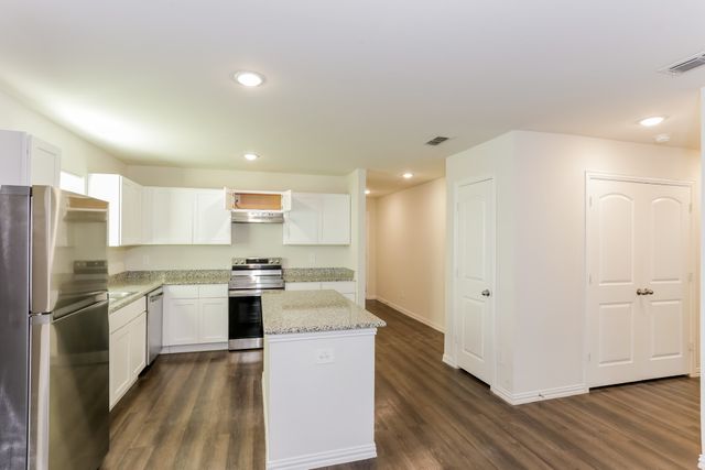 813 S Sutton Street, Mabank, TX 75147