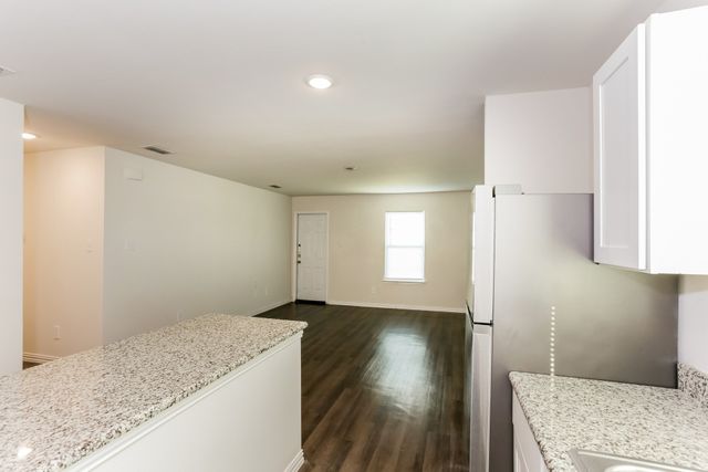 813 S Sutton Street, Mabank, TX 75147