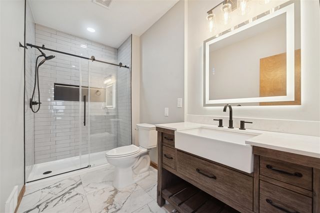 1207 W Michigan Avenue, Jackson, MI 49202