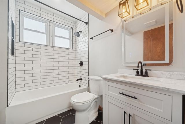 1207 W Michigan Avenue, Jackson, MI 49202