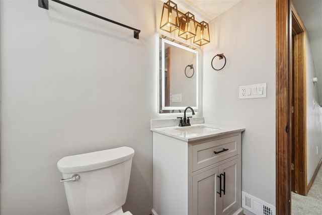 1207 W Michigan Avenue, Jackson, MI 49202