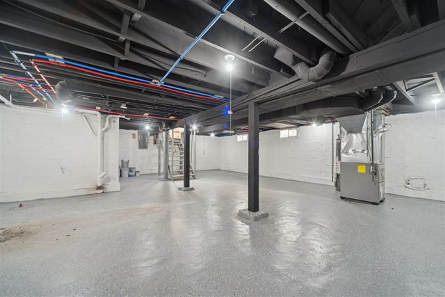 1207 W Michigan Avenue, Jackson, MI 49202