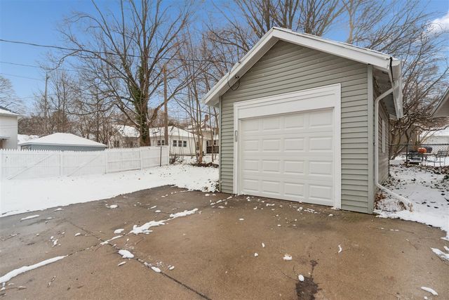 1207 W Michigan Avenue, Jackson, MI 49202