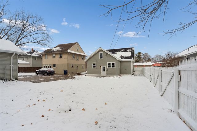 1207 W Michigan Avenue, Jackson, MI 49202