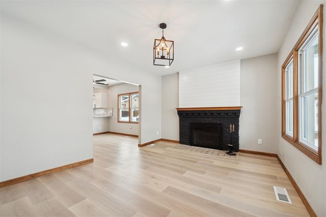 1207 W Michigan Avenue, Jackson, MI 49202