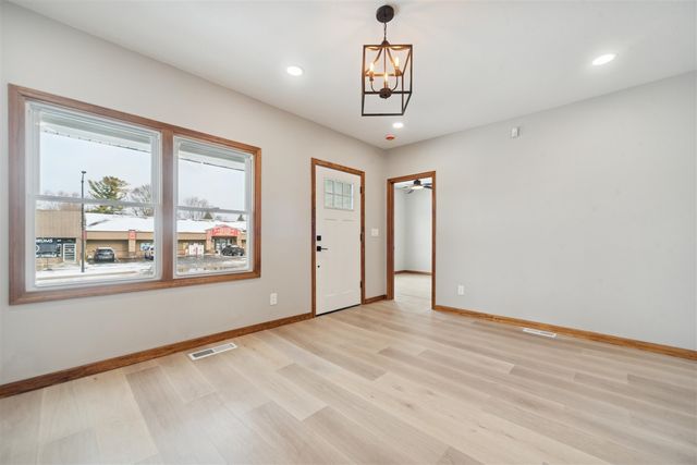 1207 W Michigan Avenue, Jackson, MI 49202