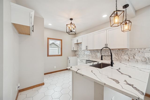 1207 W Michigan Avenue, Jackson, MI 49202