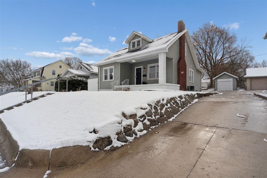 1207 W Michigan Avenue, Jackson, MI 49202