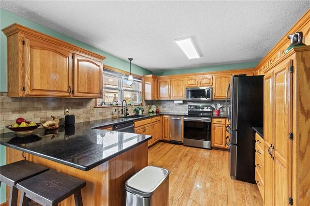 1316 SE 12th Terrace, Lee's Summit, MO 64081