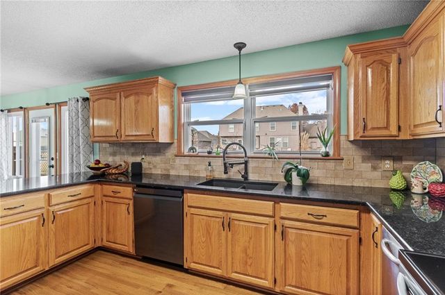 1316 SE 12th Terrace, Lee's Summit, MO 64081