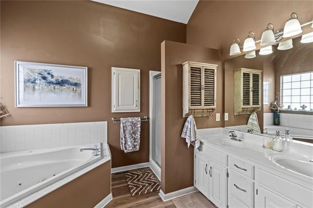 1316 SE 12th Terrace, Lee's Summit, MO 64081