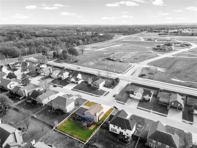 1316 SE 12th Terrace, Lee's Summit, MO 64081