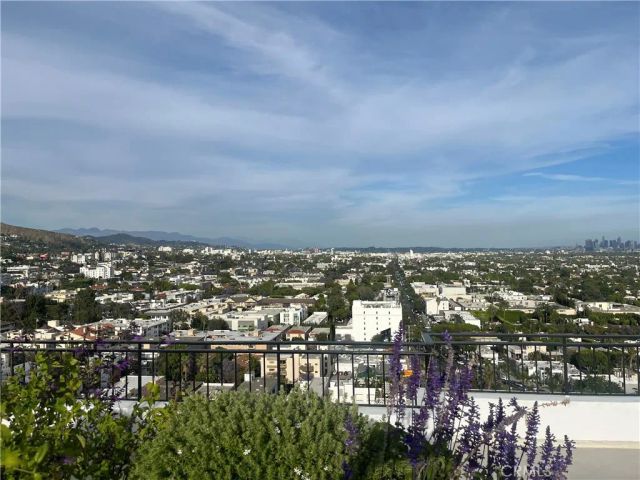 1100 Alta Loma, West Hollywood, CA 90069