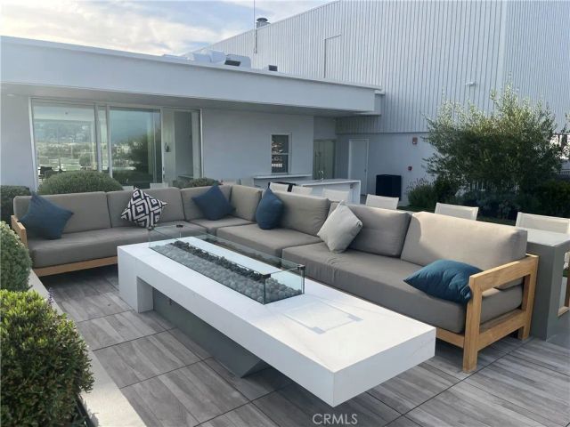 1100 Alta Loma, West Hollywood, CA 90069