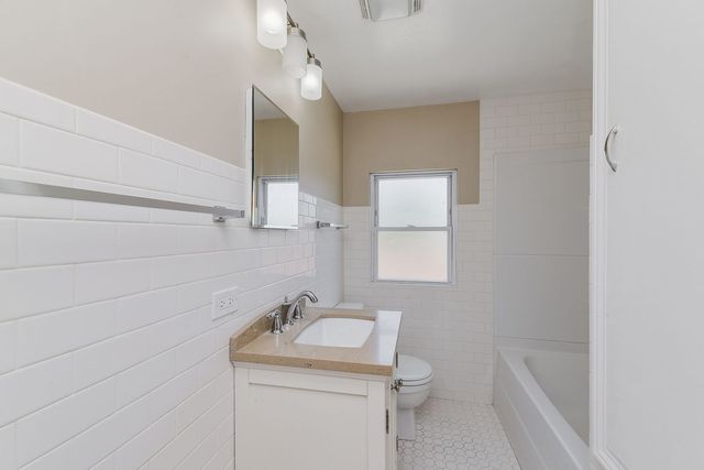716 Walnut Street 2, Lemont, IL 60439