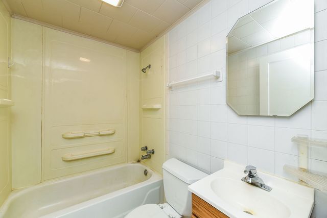 716 Walnut Street 2, Lemont, IL 60439
