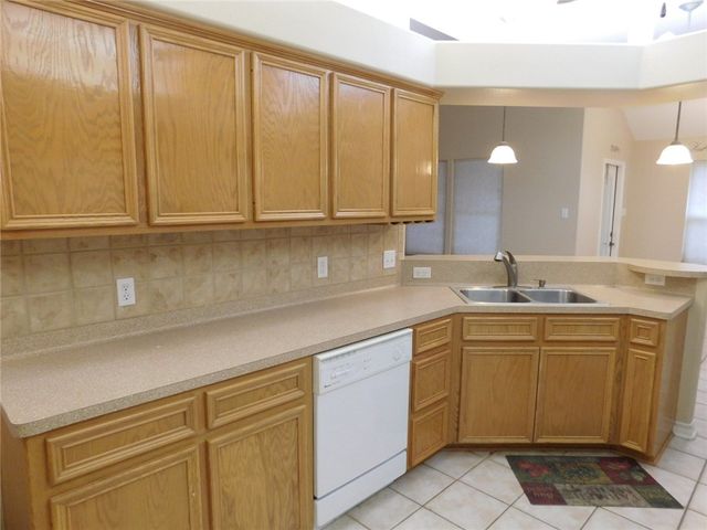 3201 Nacogdoches Dr, Corpus Christi, TX 78414