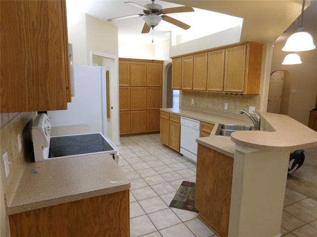 3201 Nacogdoches Dr, Corpus Christi, TX 78414