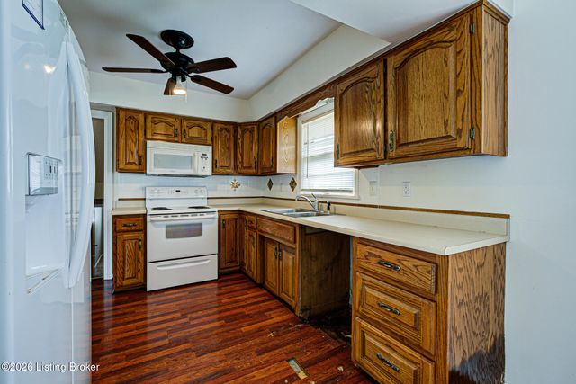 6018 Bay Pine Dr, Louisville, KY 40219