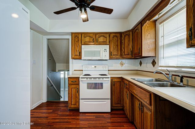 6018 Bay Pine Dr, Louisville, KY 40219
