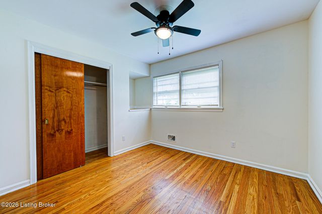 6018 Bay Pine Dr, Louisville, KY 40219