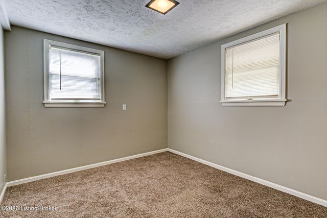 6018 Bay Pine Dr, Louisville, KY 40219