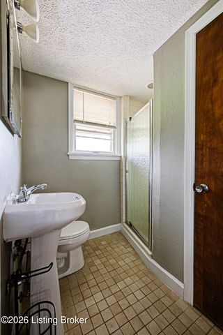 6018 Bay Pine Dr, Louisville, KY 40219
