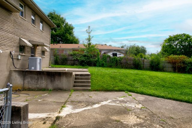6018 Bay Pine Dr, Louisville, KY 40219