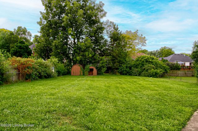 6018 Bay Pine Dr, Louisville, KY 40219