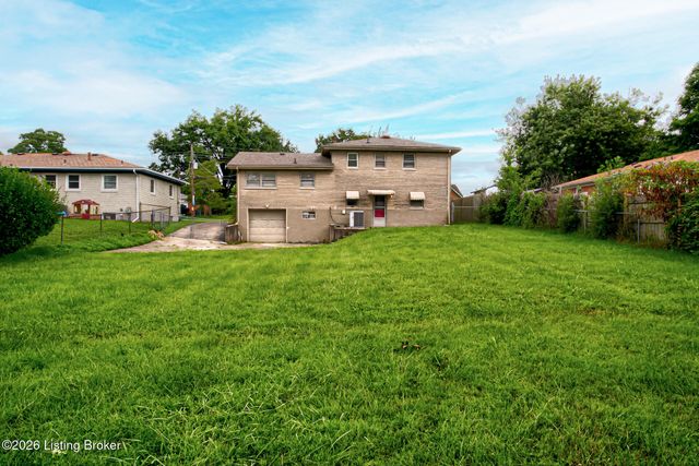 6018 Bay Pine Dr, Louisville, KY 40219