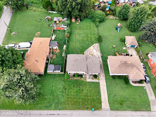 6018 Bay Pine Dr, Louisville, KY 40219