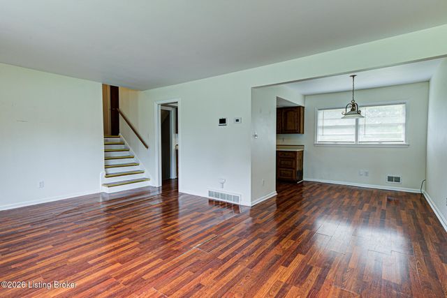 6018 Bay Pine Dr, Louisville, KY 40219