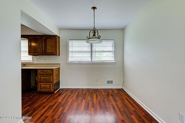 6018 Bay Pine Dr, Louisville, KY 40219