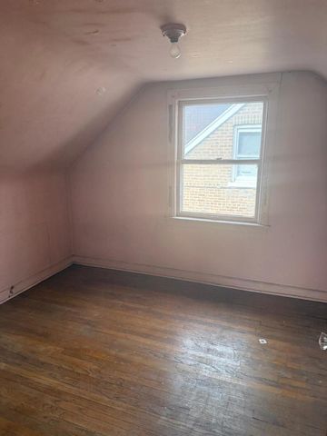 1527 S Central Avenue, Cicero, IL 60804