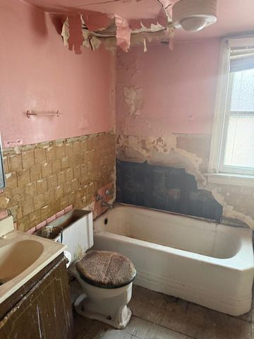 1527 S Central Avenue, Cicero, IL 60804