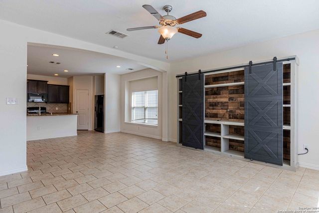 9122 vondel, Converse, TX 78109