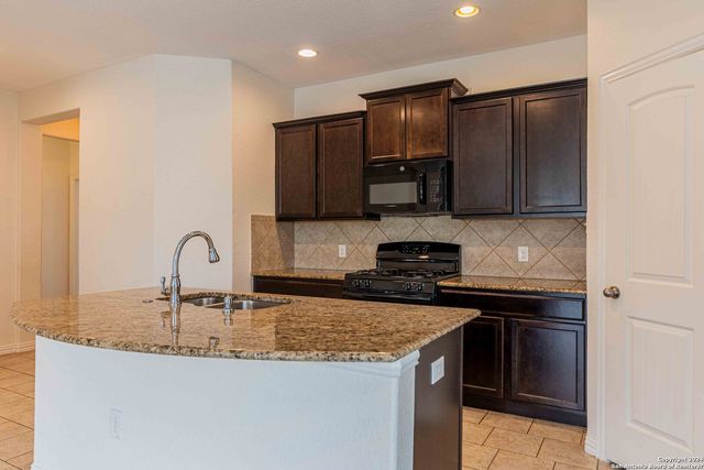 9122 vondel, Converse, TX 78109