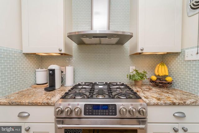 1334 BAYLISS DR, Alexandria, VA 22302