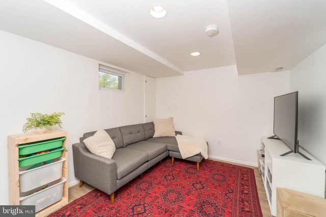 1334 BAYLISS DR, Alexandria, VA 22302