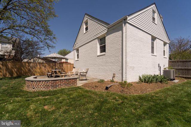 1334 BAYLISS DR, Alexandria, VA 22302