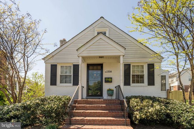 1334 BAYLISS DR, Alexandria, VA 22302