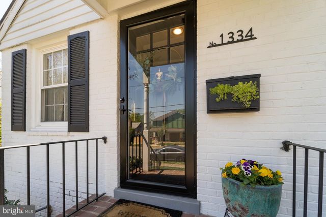 1334 BAYLISS DR, Alexandria, VA 22302