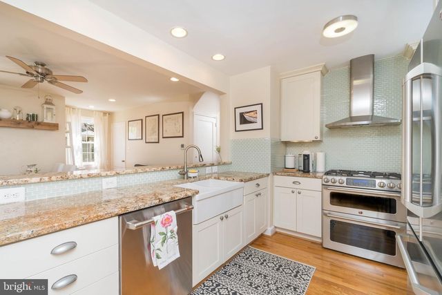 1334 BAYLISS DR, Alexandria, VA 22302