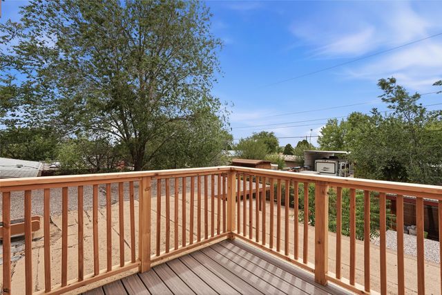 1016 Velarde Road, Santa Fe, NM 87507